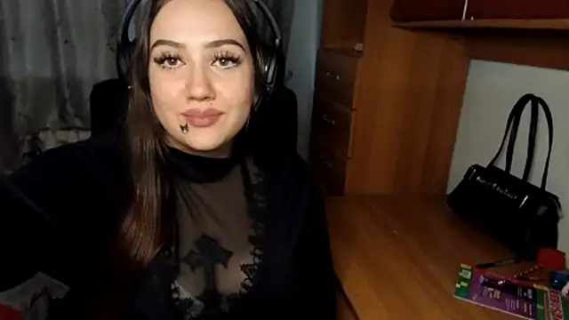 Snapshot of GerriPepperman chatting on December 17, 2025, 11:38 am GerriPepperman online show from December 17, 2025, 11:38 am