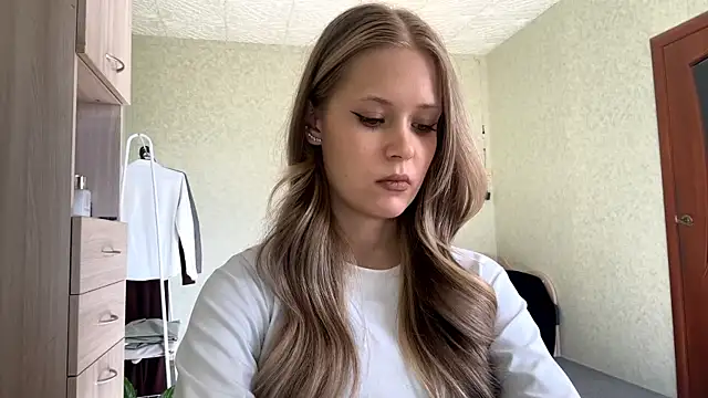 ZaidaSchwarten online show from March 16, 2026, 11:47 am