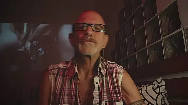 Snapshot of 4skinlvrI chatting on January 17, 2026, 11:41 pm 4skinlvrI online show from January 17, 2026, 11:41 pm