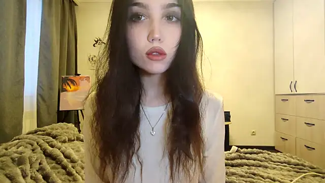 Qwami Amie online show from December 19, 2025, 5:47 am