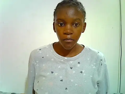 Snapshot of PetiteDoll_06 chatting on April 19, 2026, 5:40 am PetiteDoll 06 online show from April 19, 2026, 5:40 am