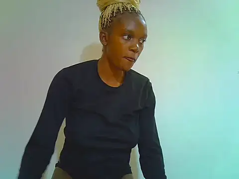Snapshot of PetiteDoll_06 chatting on April 22, 2026, 11:01 am PetiteDoll 06 online show from April 22, 2026, 11:01 am