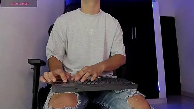 Liam Mateo online show from April 2, 2026, 5:16 am