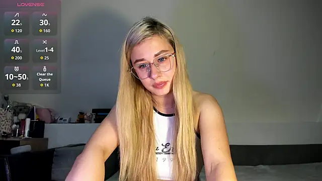 Snapshot of JessyyJ chatting on December 15, 2025, 8:24 pm JessyyJ online show from December 15, 2025, 8:24 pm