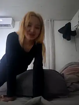 Snapshot of SherrylShaw chatting on December 16, 2025, 5:40 pm SherrylShaw online show from December 16, 2025, 5:40 pm