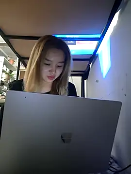 Snapshot of SherrylShaw chatting on December 22, 2025, 5:21 pm SherrylShaw online show from December 22, 2025, 5:21 pm