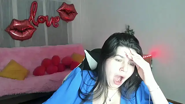 KisaModel online show from February 19, 2026, 7:43 pm