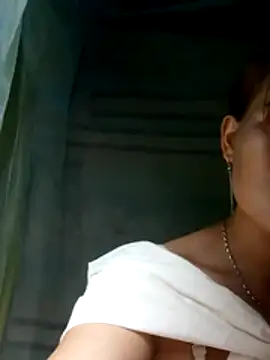 yana-zz online show from April 5, 2026, 4:37 pm