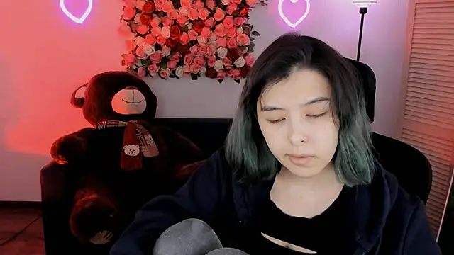 Snapshot of SirenMystiq chatting on April 19, 2026, 7:27 pm SirenMystiq online show from April 19, 2026, 7:27 pm