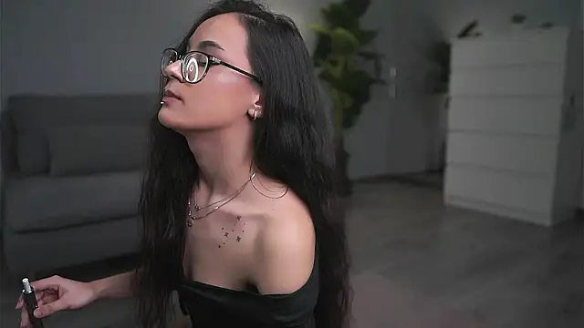 ValexieLux online show from March 31, 2026, 10:04 am