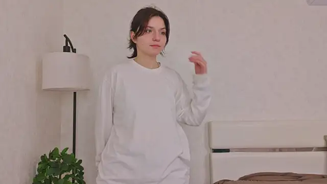 NyraVesperis online show from April 2, 2026, 7:06 am