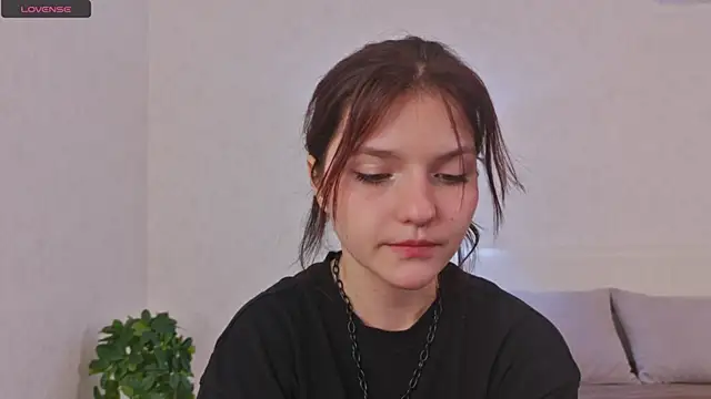 Snapshot of NyraVesperis chatting on April 22, 2026, 6:49 am NyraVesperis online show from April 22, 2026, 6:49 am