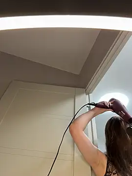 LucieBliss online show from December 18, 2025, 12:33 pm