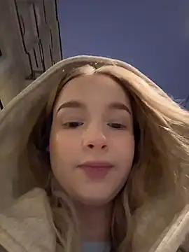 -teenytiny- online show from December 20, 2025, 1:51 pm