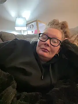 kissmyarch online show from December 20, 2025, 12:29 am