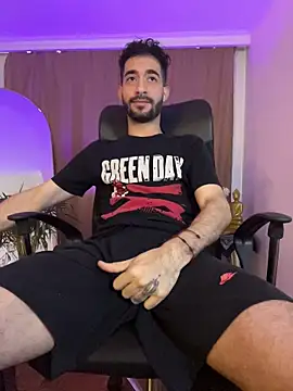  YOURHERO online show from February 22, 2026, 5:44 pm