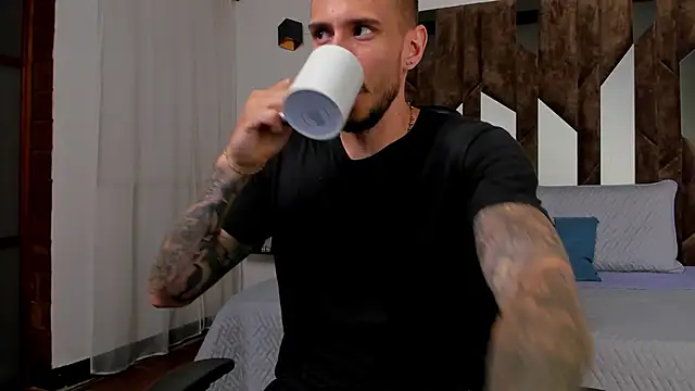 J king   online show from April 9, 2026, 11:43 pm