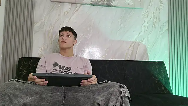 Snapshot of YOUNG_GUYS1 chatting on May 27, 2026, 7:16 am YOUNG GUYS1 online show from May 27, 2026, 7:16 am