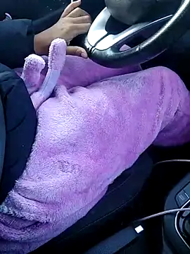 Julie9toma online show from December 15, 2025, 9:24 am