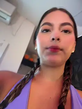 Snapshot of Valeria-escobar chatting on May 16, 2026, 11:42 am Valeria-escobar online show from May 16, 2026, 11:42 am
