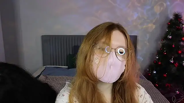 Snapshot of CaramelCigarettesss chatting on December 14, 2025, 1:11 am CaramelCigarettesss online show from December 14, 2025, 1:11 am