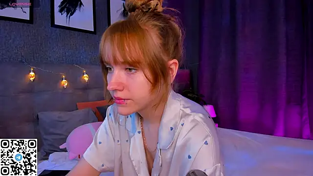 Snapshot of EmmaPratt chatting on December 20, 2025, 1:23 am EmmaPratt online show from December 20, 2025, 1:23 am