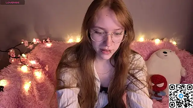 Snapshot of EmmaPratt chatting on January 14, 2026, 1:11 am EmmaPratt online show from January 14, 2026, 1:11 am