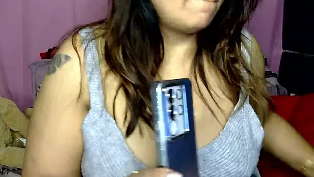 butterflyslay online show from January 14, 2026, 4:18 am