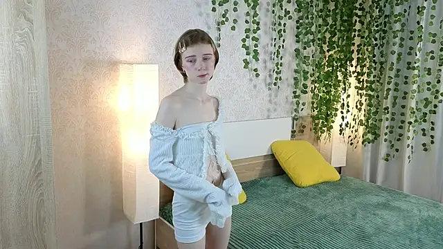 Snapshot of ViollaBloom chatting on December 14, 2025, 1:55 am ViollaBloom online show from December 14, 2025, 1:55 am