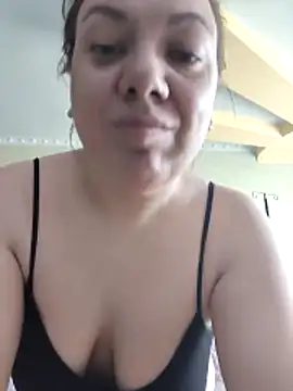 LimonLoveqw online show from April 5, 2026, 7:05 am