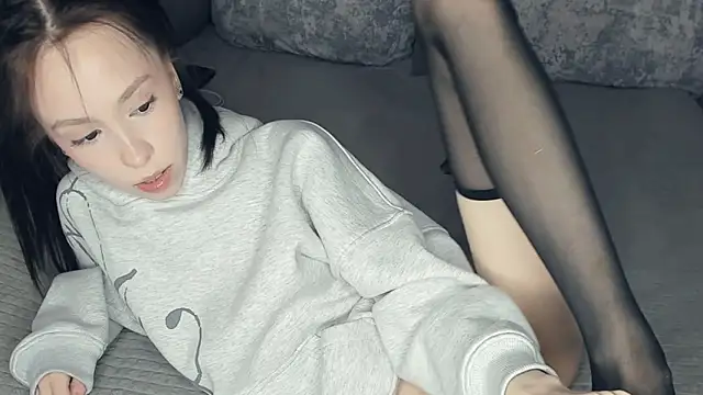 Emilllycutemurr online show from April 5, 2026, 8:39 pm