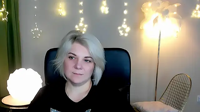 Snapshot of EvaEvals chatting on December 16, 2025, 7:24 am EvaEvals online show from December 16, 2025, 7:24 am