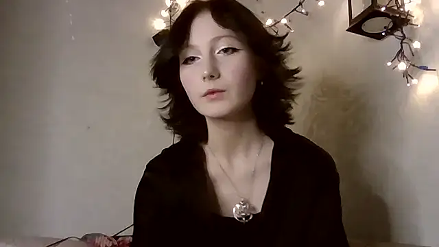 Snapshot of glissada chatting on December 15, 2025, 6:01 pm glissada online show from December 15, 2025, 6:01 pm