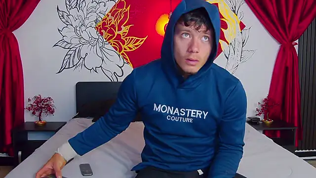 Snapshot of MagnusKnight_ chatting on February 9, 2026, 1:37 pm MagnusKnight online show from February 9, 2026, 1:37 pm