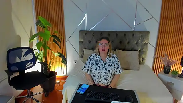 Snapshot of brenda_hertz chatting on December 16, 2025, 11:26 am brenda hertz online show from December 16, 2025, 11:26 am