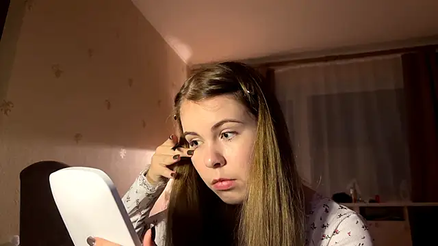 Snapshot of MaevAmy chatting on December 17, 2025, 2:45 pm MaevAmy online show from December 17, 2025, 2:45 pm