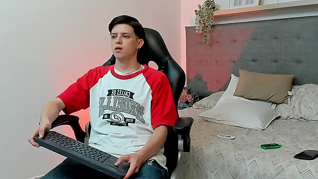 Snapshot of sebastamayo_ chatting on February 26, 2026, 5:28 am sebastamayo online show from February 26, 2026, 5:28 am