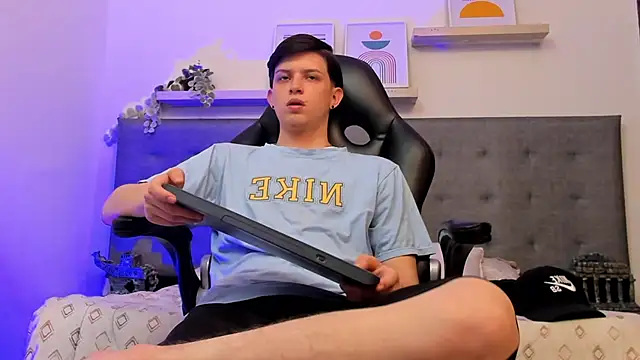 sebastamayo  online show from March 11, 2026, 5:02 am