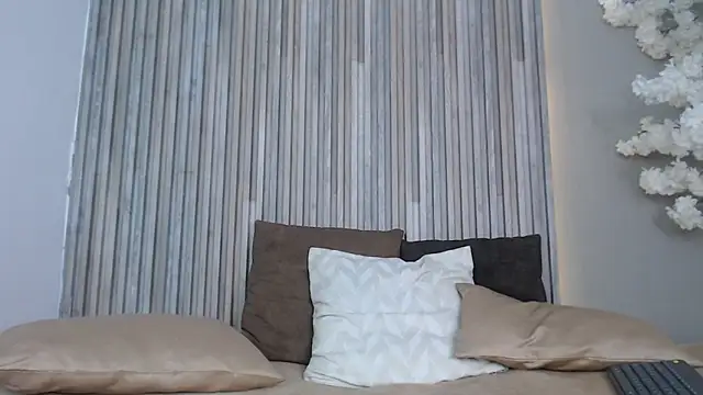 Snapshot of SmoothAlpha_ chatting on December 18, 2025, 2:23 pm SmoothAlpha online show from December 18, 2025, 2:23 pm