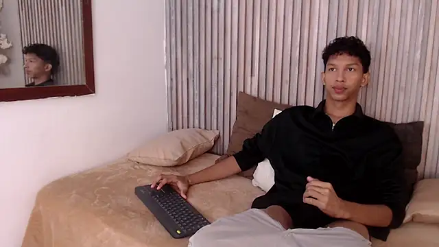 Snapshot of SmoothAlpha_ chatting on January 8, 2026, 2:19 pm SmoothAlpha online show from January 8, 2026, 2:19 pm