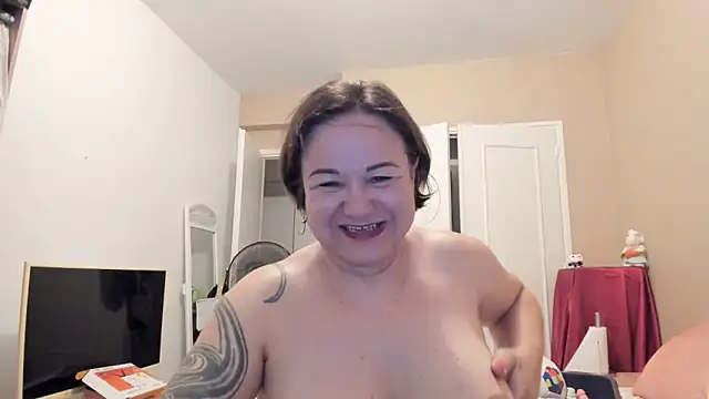 tantriquegirl06 online show from June 27, 2026, 6:35 pm