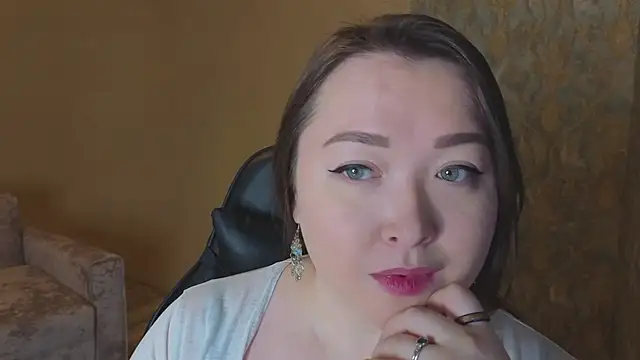 DianaLure online show from December 17, 2025, 1:33 am