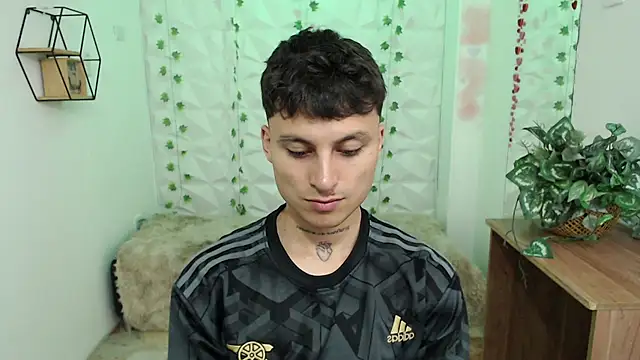 Noah Vera online show from January 11, 2026, 3:33 am