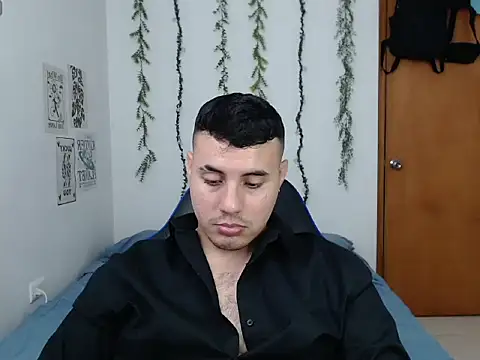 Snapshot of ENZO444_ chatting on December 15, 2025, 3:11 am ENZO444 online show from December 15, 2025, 3:11 am