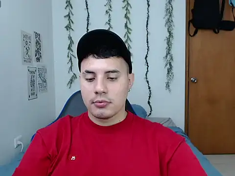 Snapshot of ENZO444_ chatting on December 18, 2025, 5:24 am ENZO444 online show from December 18, 2025, 5:24 am