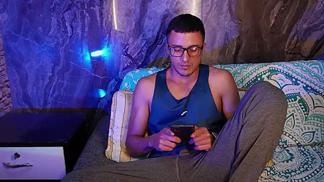 Snapshot of Sebas_Gerrero chatting on December 17, 2025, 3:23 am Sebas Gerrero online show from December 17, 2025, 3:23 am