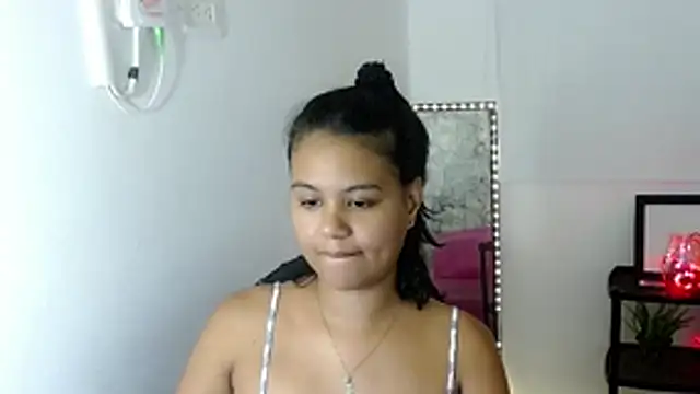 Snapshot of Shawnycarson chatting on April 20, 2026, 6:09 pm Shawnycarson online show from April 20, 2026, 6:09 pm