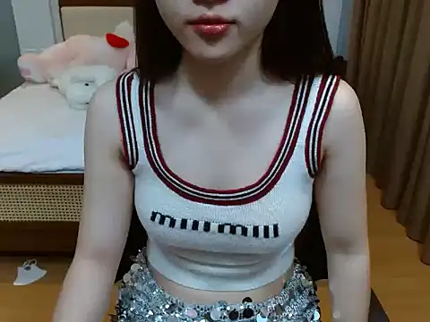 Snapshot of -Bibi-18 chatting on December 16, 2025, 1:38 pm -Bibi-18 online show from December 16, 2025, 1:38 pm