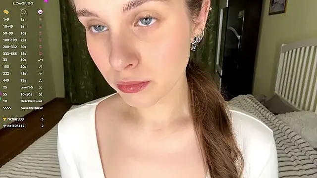 MiaBlanko online show from December 17, 2025, 7:25 am