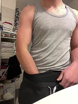 romeoooo01 online show from December 20, 2025, 4:47 pm